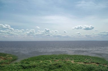Saratov bölgesinde Volga 'nın kıyılarında Steppe ve vadiler