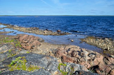 beyaz deniz kıyısında