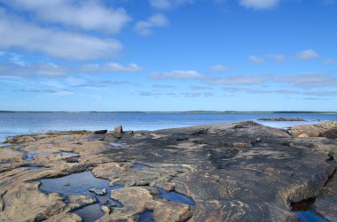 beyaz deniz kıyısında