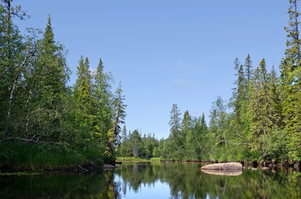 Річка Unduksa у Північній Kareliya, Росія — стокове фото