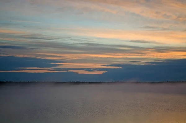 Morgendämmerung am weißen Meer — Stockfoto