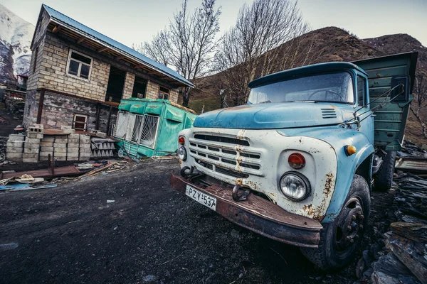 Old truck in Gergeti — Stock Photo, Image