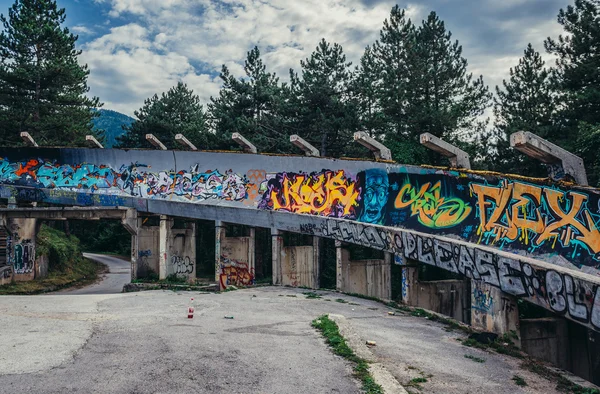 Vieille piste de bobsleigh à Sarajevo — Photo