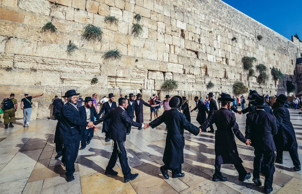 Православные евреи в Иерусалиме — стоковое фото