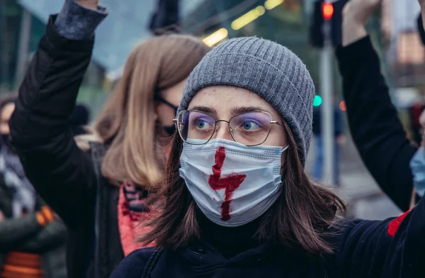 Varsavia Polonia Ottobre 2020 Attivista Bloccato Strada Della Città Durante — Foto Stock