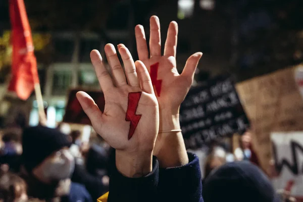 Varsóvia Polônia Outubro 2020 Mãos Com Símbolo Resistência Das Mulheres — Fotografia de Stock