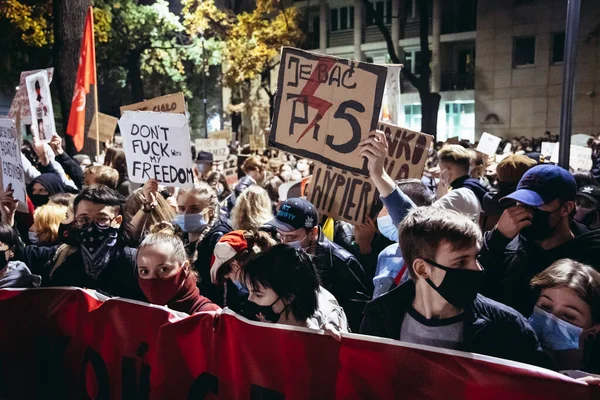 Varsovia Polonia Octubre 2020 Personas Con Plackards Antigubernamentales Frente Corte — Foto de Stock