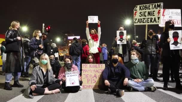 Warszawa Polska Października 2020 Młodzież Blokująca Rondo Gaulle Protest Przeciwko — Wideo stockowe