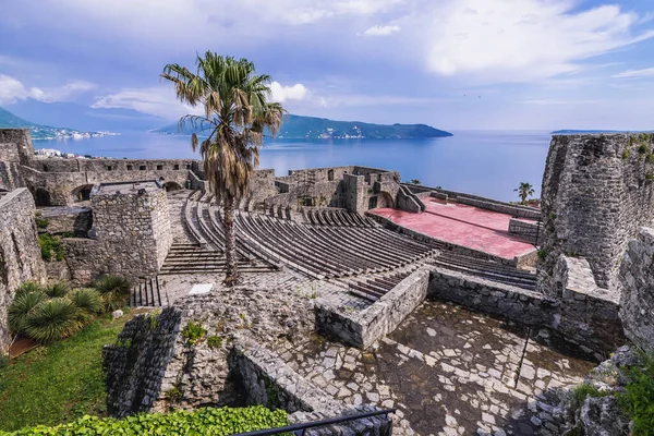 Herceg Novi Montenegro Mayo 2017 Vista Con Teatro Antiguo Llamada —  Fotos de Stock