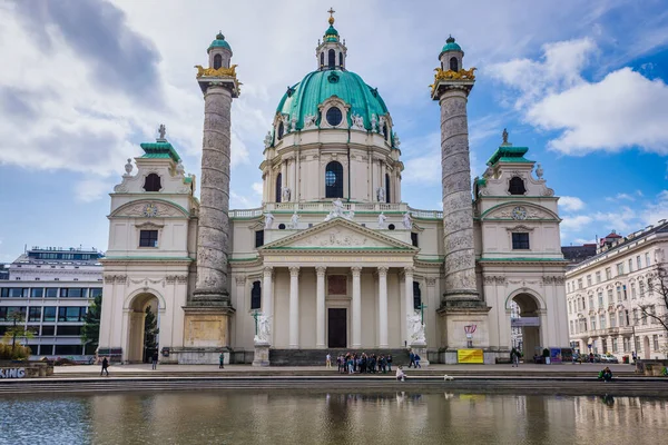 Viena Austria Abril 2018 Vista Frontal Iglesia San Carlos Borromeo —  Fotos de Stock