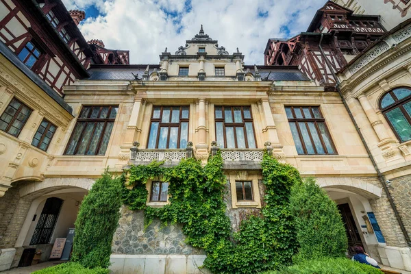 Sinaia Romênia Julho 2016 Exterior Palácio Peles Castelo Neorrenascentista Nas — Fotografia de Stock