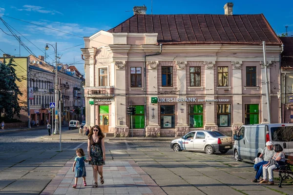 Chernivtsi Ukraina Juni 2017 Utsikt Över Ukrsibbank Tjernivtsi Stad — Stockfoto