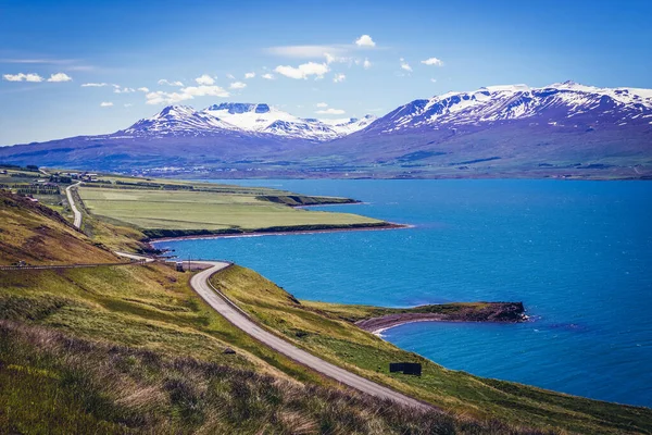 Vista Aérea Baía Pollurinn Uma Estrada Perto Aldeia Svalbardseyri Islândia — Fotografia de Stock