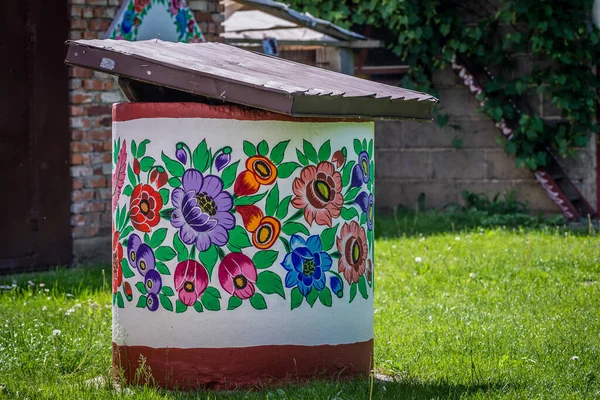 Zalipie Polonya Mayıs 2018 Zalipie Köyünde Dekoratif Motiflerle Binaları Boyama — Stok fotoğraf