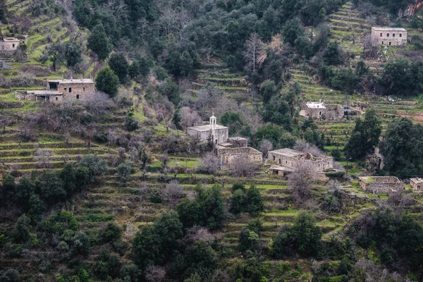 Μικρή Εκκλησία Και Παλιά Σπίτια Στην Κοιλάδα Kadisha Επίσης Γράφεται — Φωτογραφία Αρχείου