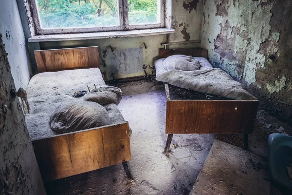 Camas Antigas Enfermaria Hospital Pripyat Cidade Abandonada Zona Exclusão Chernobyl — Fotografia de Stock