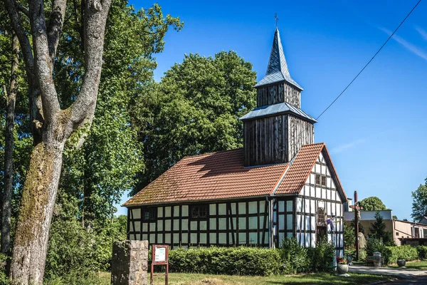 ポーランドイギリス 2019年6月29日 ポーランドの西ポメラニア地方イギリス村聖スタニスラウス教会 — ストック写真