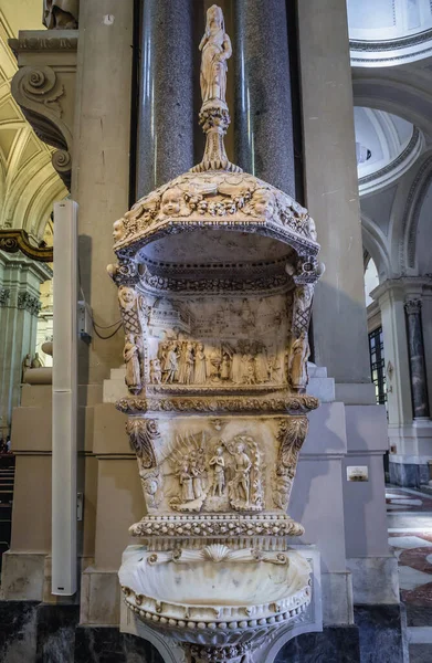 Palermo Itália Maio 2019 Fonte Decorada Água Benta Assunção Catedral — Fotografia de Stock