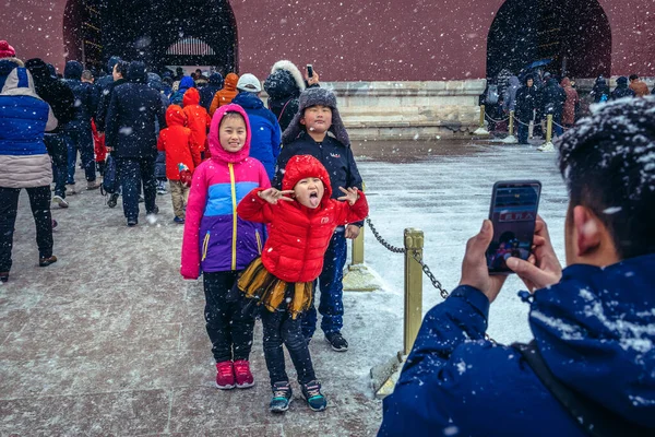 Beijing China Februari 2019 Toeristen Maken Foto Voor Tiananmen Poort — Stockfoto