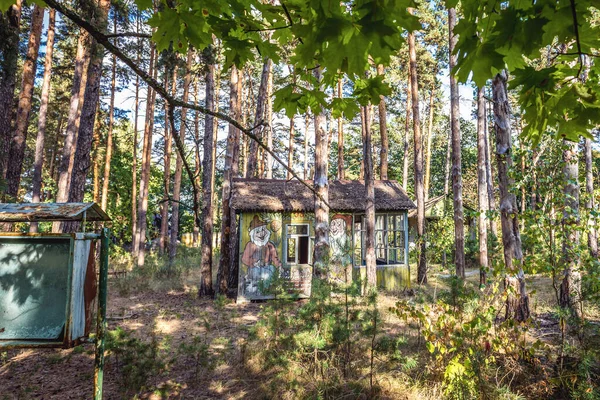 Tsjernobyl Zone Oekraïne September 2016 Oud Huisje Emerald Verlaten Zomerkamp — Stockfoto