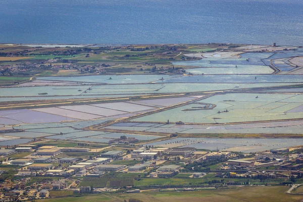 Saline Trapani Saltworks Vista Erice Pequena Cidade Região Trapani Ilha — Fotografia de Stock