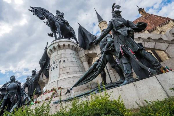 Cluj Napoca Ρουμανία Ιουλίου 2016 Αγάλματα Του Matthias Corvinus Μπροστά — Φωτογραφία Αρχείου