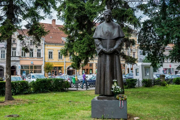 Cluj Napoca Rumunia Lipca 2016 Rzeźba Biskupa Arona Martona Przed — Zdjęcie stockowe