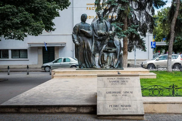 Cluj Napoca Romania July 2016 Statues Samuil Micu Klein Gheorghe — Stock Photo, Image