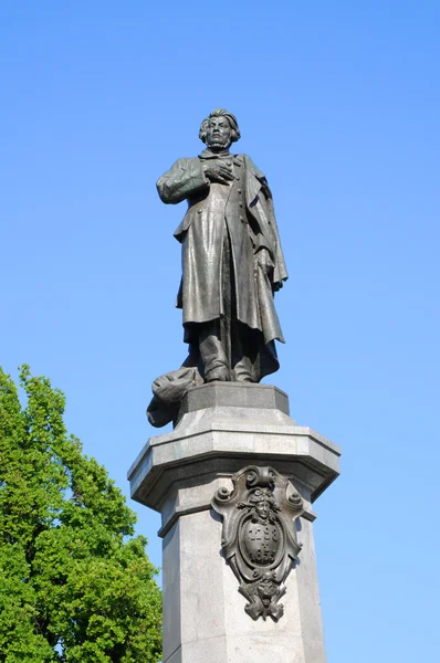 Adam Mickiewicz socha ve Varšavě, Polsko — Stock fotografie