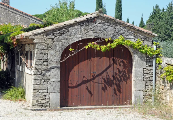 Stone garage — Stockfoto