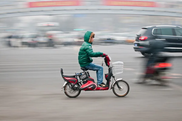 Scooter de motor em Beijing — Fotografia de Stock