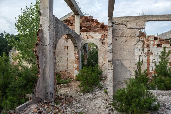 Eski yıkık ev — Stok fotoğraf