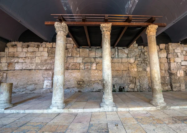 Colunas antigas em Jerusalém — Fotografia de Stock