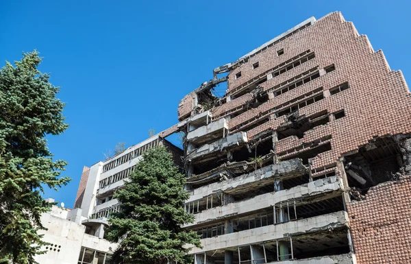 Edificio bombardeado en Belgrado —  Fotos de Stock