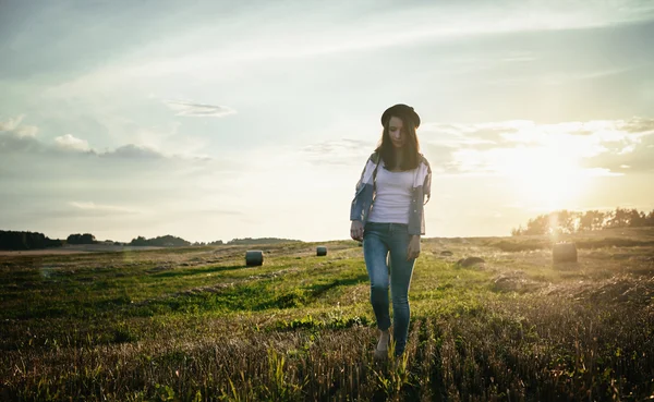 Young alonel free sad woman hipster in fall field — Stock Photo, Image