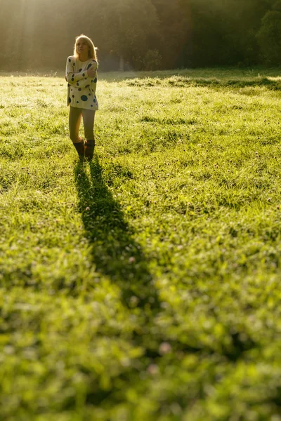 Silhouette of free young woman at sunrise forest background — Stock Photo, Image