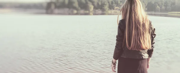 Unusual Gothic girl with long red hair reflects at lake — Stock Photo, Image