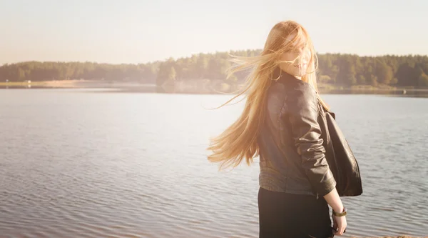 Unusual Gothic girl with long red hair reflects at lake — Stock Photo, Image