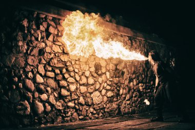 aktif Avrupa adam numaraları ateş gösterisi ücrete taşır.