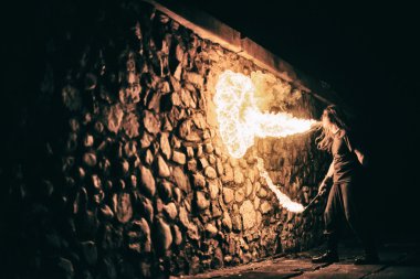 aktif Avrupa adam numaraları ateş gösterisi ücrete taşır.