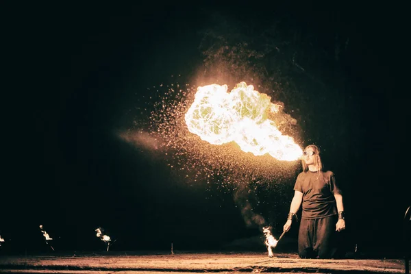 Active European guy carries out tricks for fire show night — Stock Photo, Image