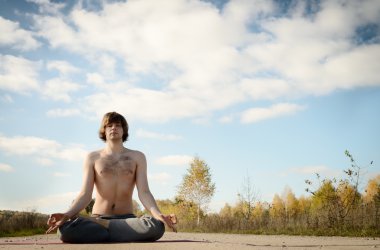 adam asanas doğa ile uyum içinde Yoga uygulamaları