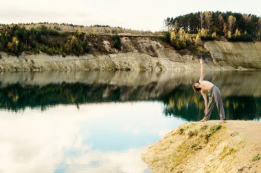 adam asanas doğa ile uyum içinde Yoga uygulamaları