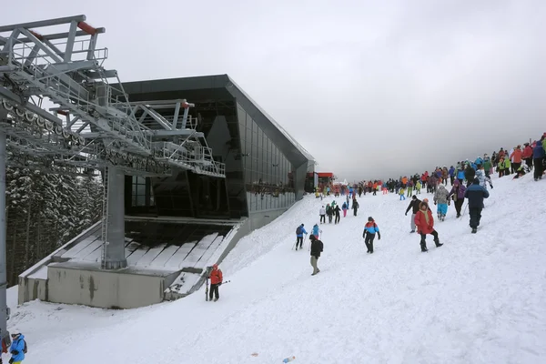 Lyfta station på ski resort. — Stockfoto