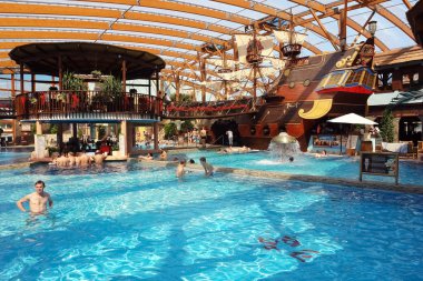Havuzu ve aquapark eski gemi.