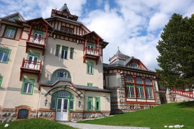 Modern tasarımı ile eski bina.