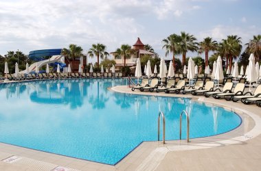 Havuzu ve avuç içi Türkiye'de otel.