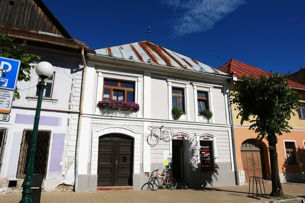 La casa con due biciclette . — Foto Stock