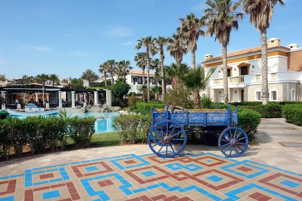 Carro de estilo azul en el hotel . — Foto de Stock