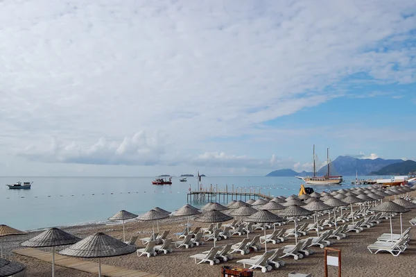 Himmel mit Wolken und Strand in der Türkei. — Stockfoto